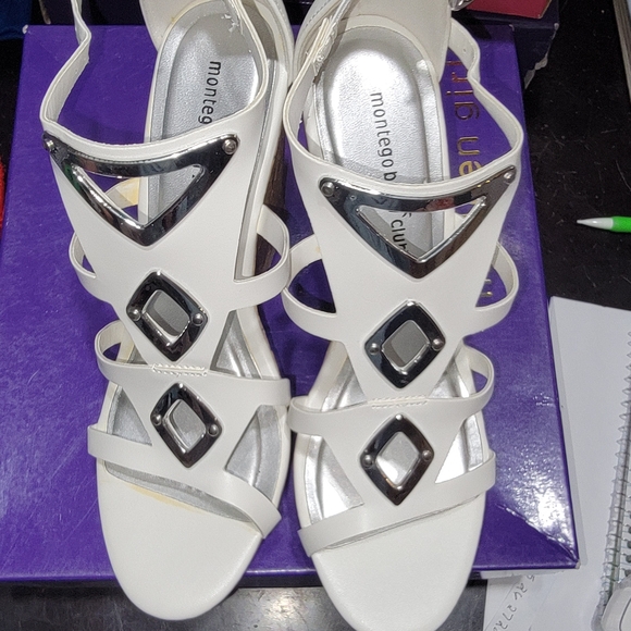 Montego Bay Club White Wedge Sandals with Silver Details - Picture 4 of 5
